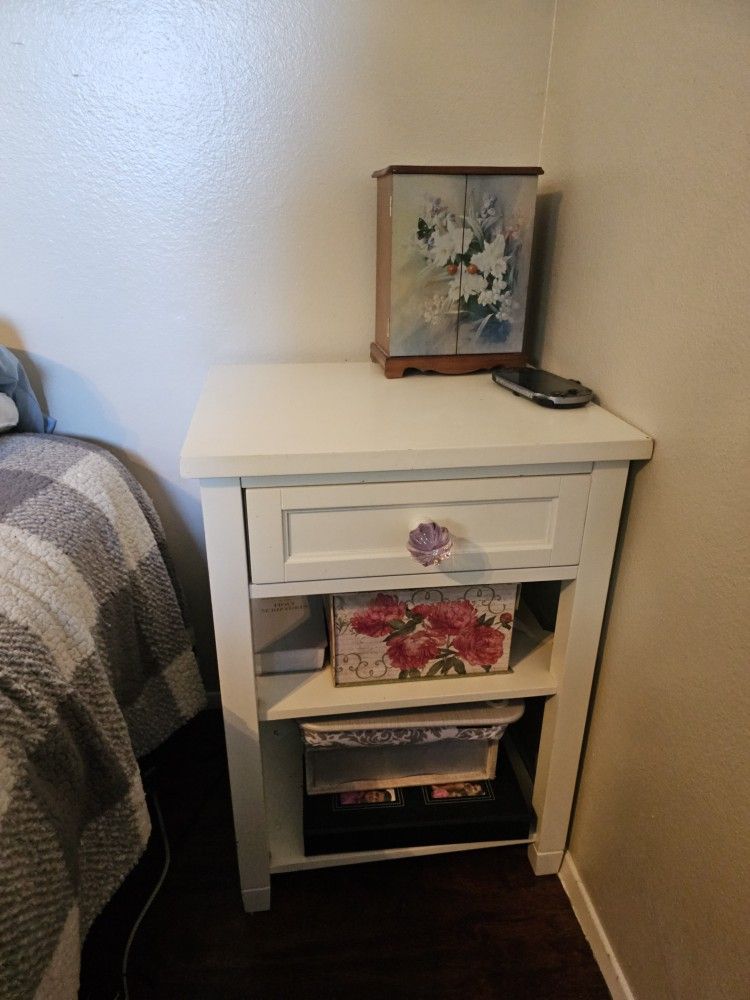 Cafe kids girl nightstand