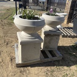 Four Pcs Set  Of Flower Pot Cap And Pedestal 