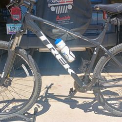 29 Inch Trek Marlin 5 Mountain Bike With Extra Tube 