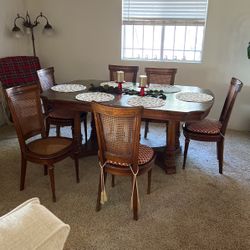 Beautiful Drexel Dining Set (Table & 6 Chairs) $250