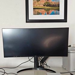 LG 34” Curved UltraWide QHD 1440p Monitor (Model 34WQ73A-B) – Perfect Condition