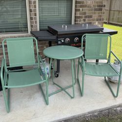 Patio Table 2 Chairs 