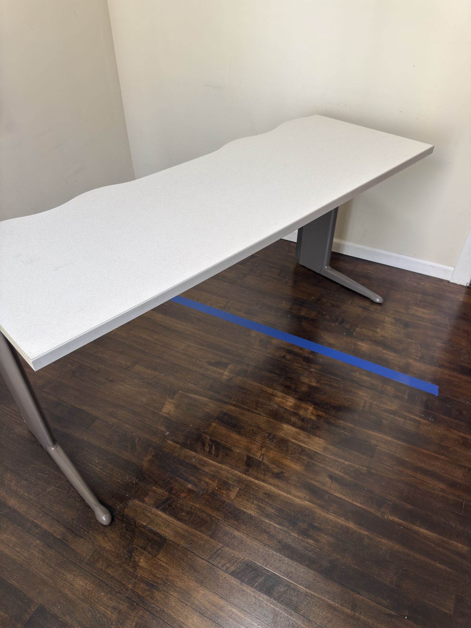 Home Office Desk – Minimalist Design