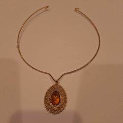 Vintage Sarah Coventry choker necklace featuring a teardrop-shaped faux amber 