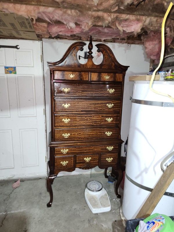 Victorian Queen Anne Dresser