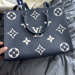 LV Tote 