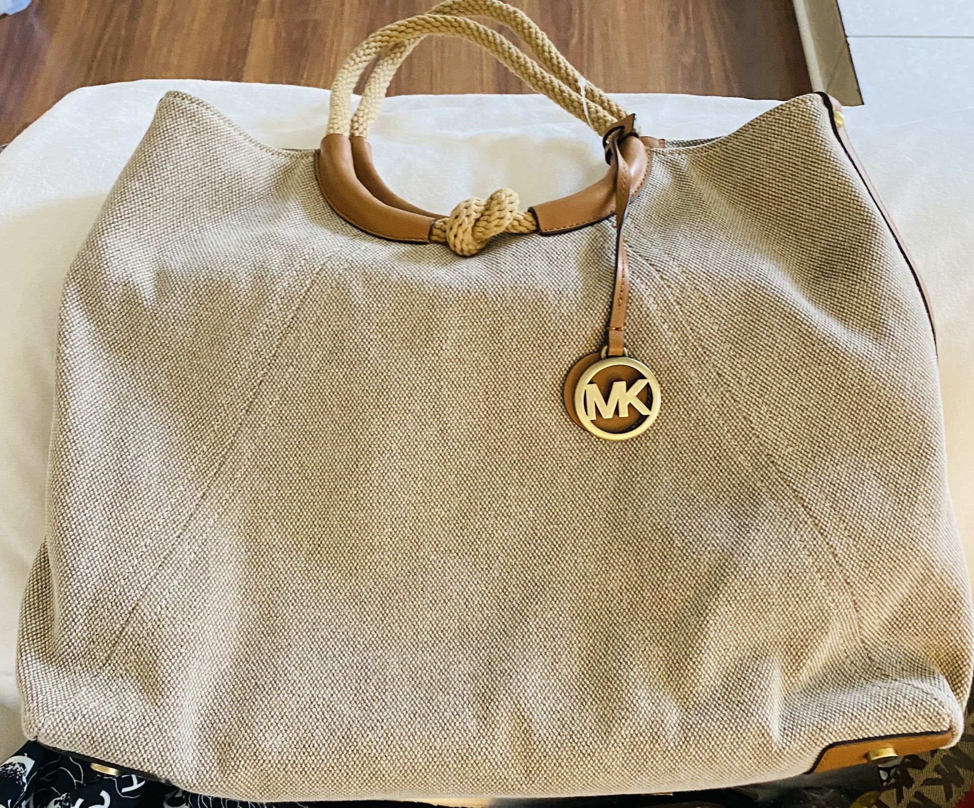 MK PURSE NEW!!!