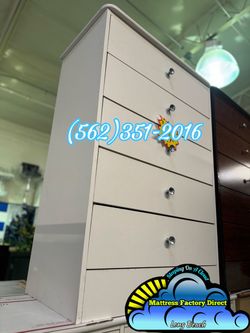 White five drawer dresser with Diamond knobs mueble cajonera