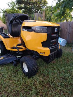 Cub cadet Riding mower