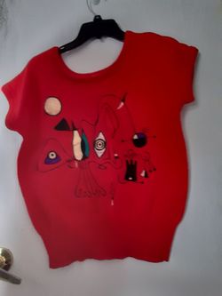 Red Abstract Graphic Short Sleeve Top