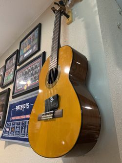 Yamaha CG 102 guitar + extras