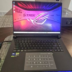 2025 ASUS ROG Strix SCAR 16 RTX 5090 2.5K 240Hz Gaming Laptop Intel Core 275HX
