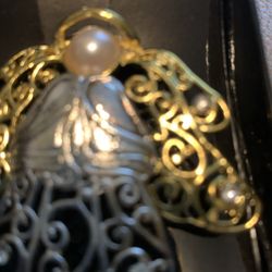Angel brooche pin