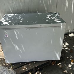 Whirlpool Chest Freezer 