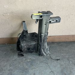 (248) 18-24 Nissan Kicks Left Frame Leg 2018 2019 2020 2021 2022 2023 2024