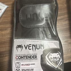 Venum Contender Boxing Gloves - 16oz - BRAND NEW