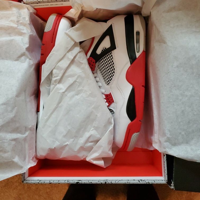 Jordan 4 Fire Red Sz 12 $300