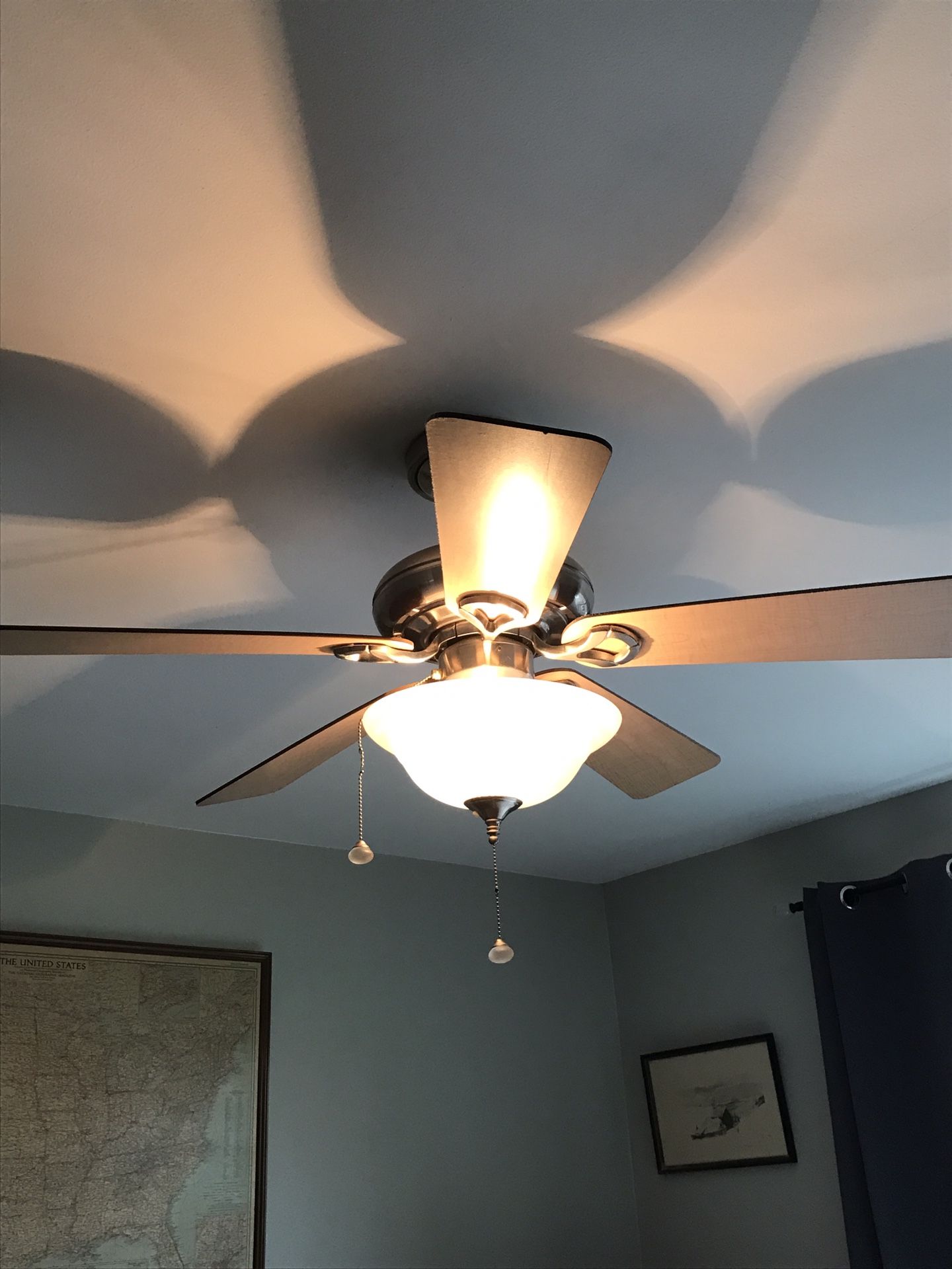 Ceiling fan light fixture 