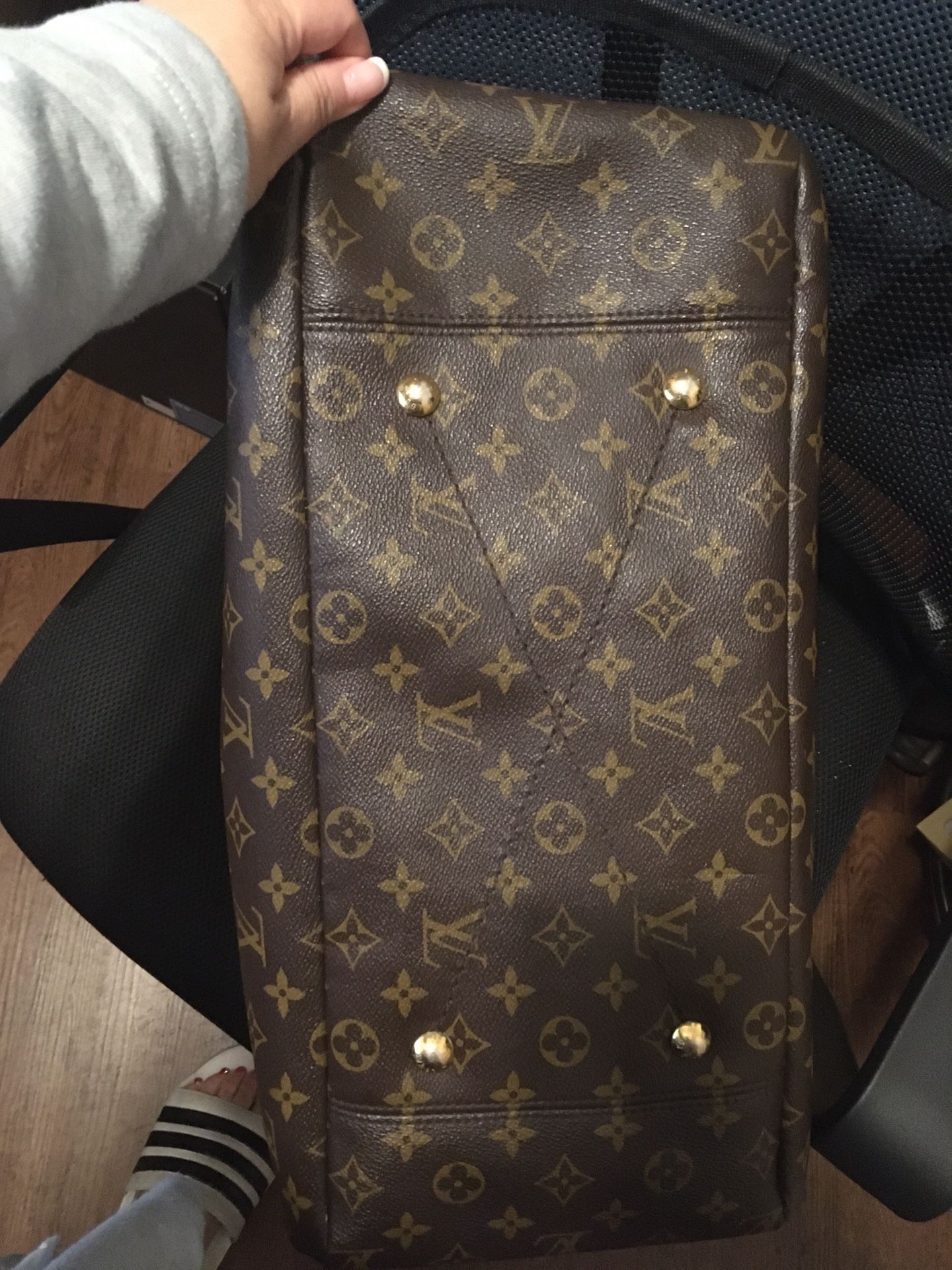 Authentic Louis Vuitton Artsy MM/GM $1500 Obo for Sale in Addison
