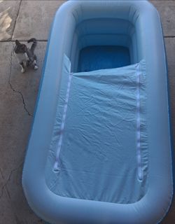 Inflatable tub