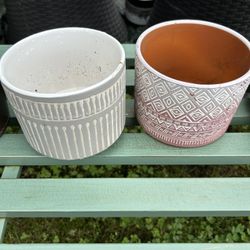 Set of 2 Patterned Ceramic Plant Pots. Read description