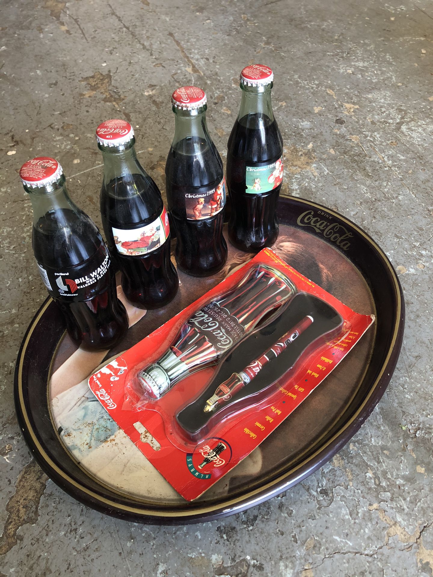 Coca-Cola memorabilia set (Christmas 1995 and Portland Trail Blazer bottles)