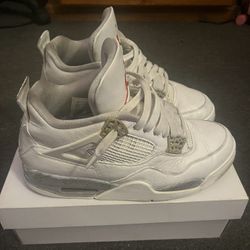 Air Jordan 4 (White Oreo) Size 9 !!!