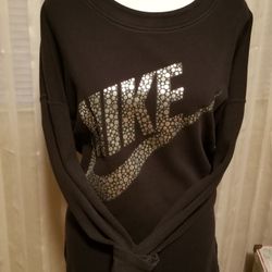 Ladies Nike Crewneck Sweatshirt: Medium