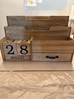 Wooden Mail Organizer with Block Calendar