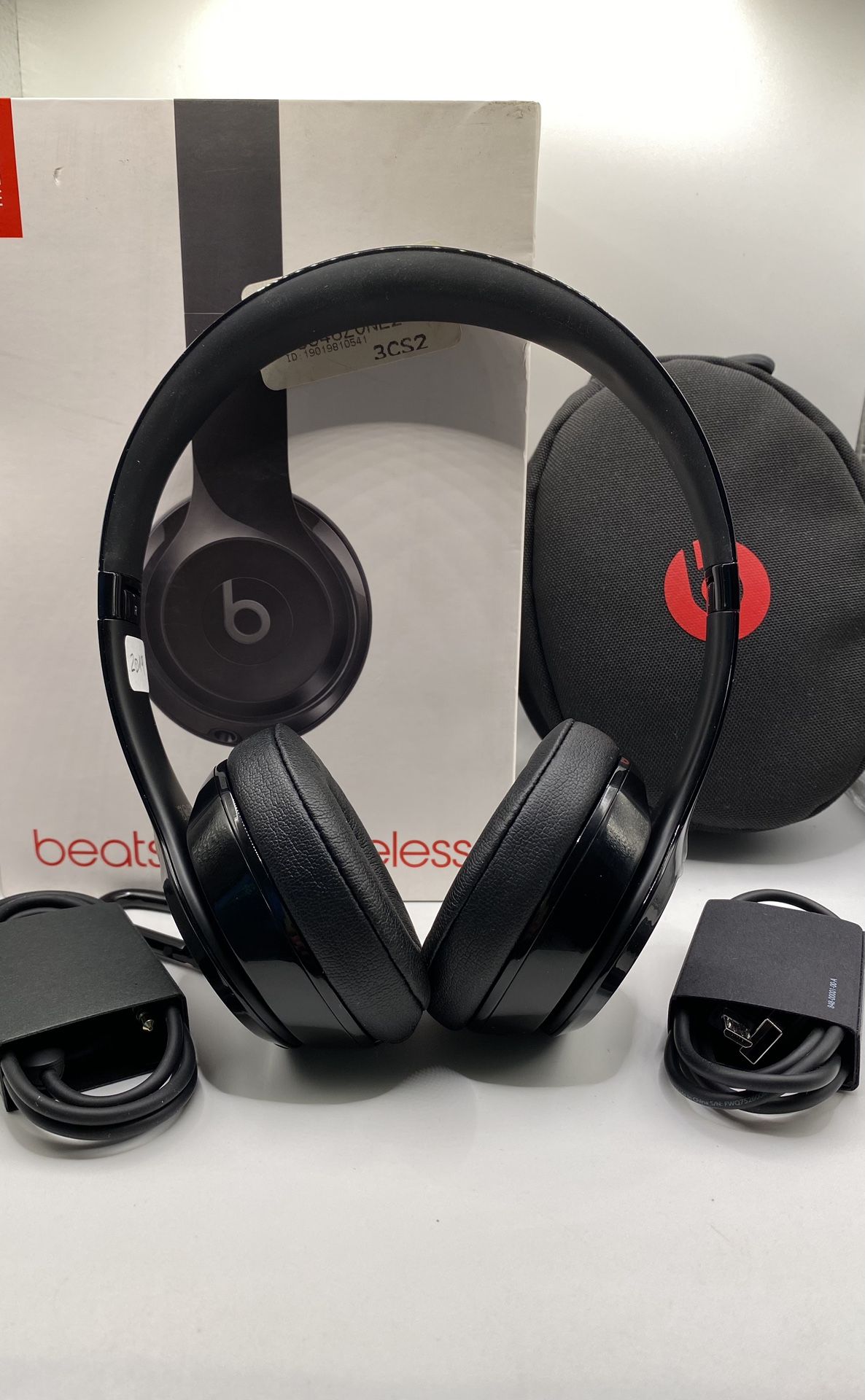 (Authentic) Black Beats Solo3 Bluetooth Wireless Headphones With Box #2019