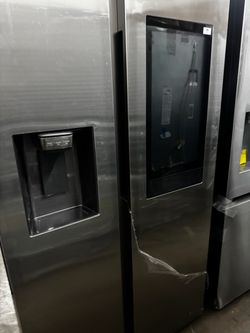 Samsung. Side by side Refrigerator with Family Hub 36@