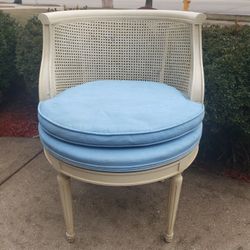 VINTAGE/MID-CENTURY swivel ACCENT CHAIR