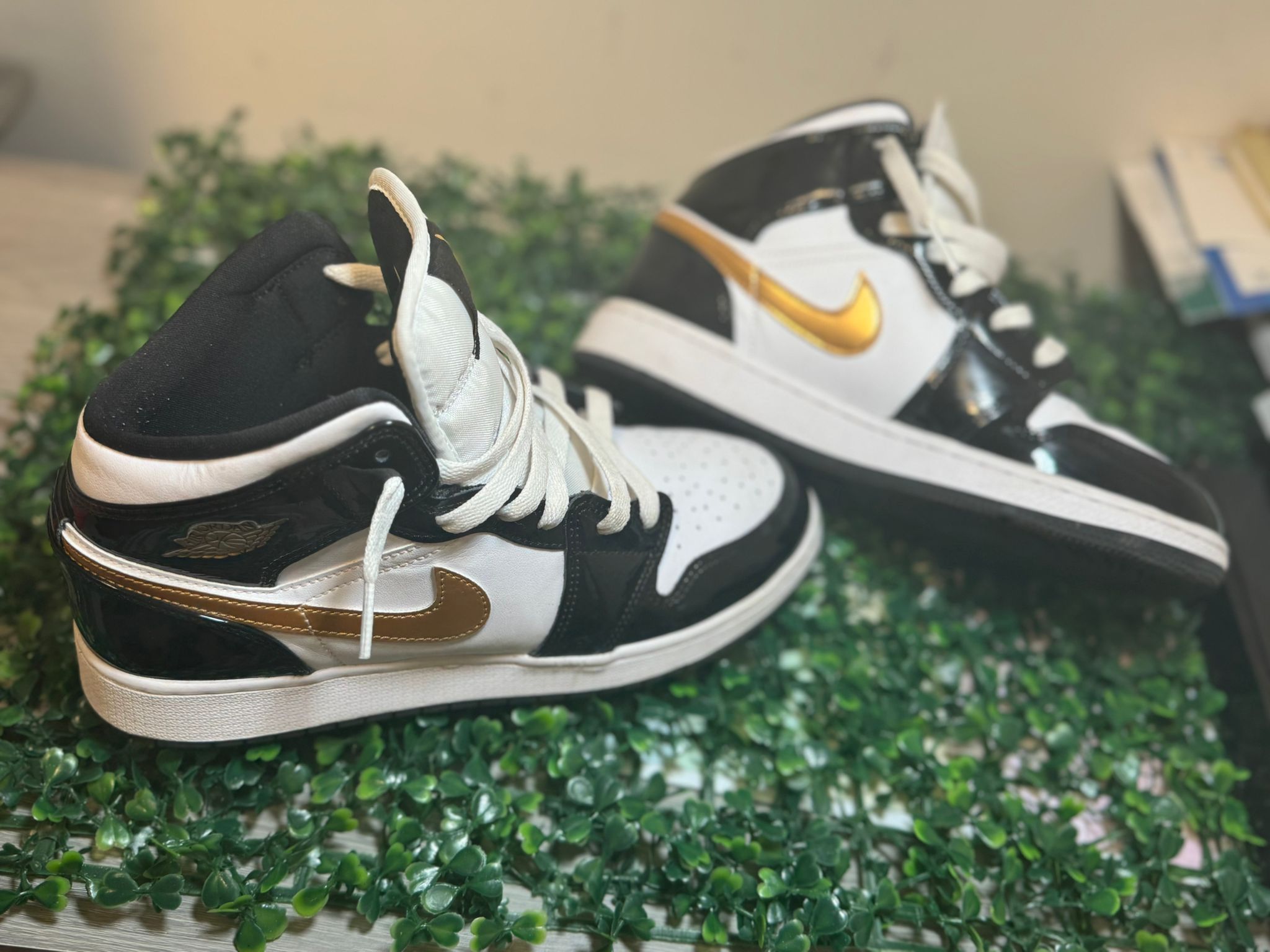 Jordan 1 Patent Black/gold