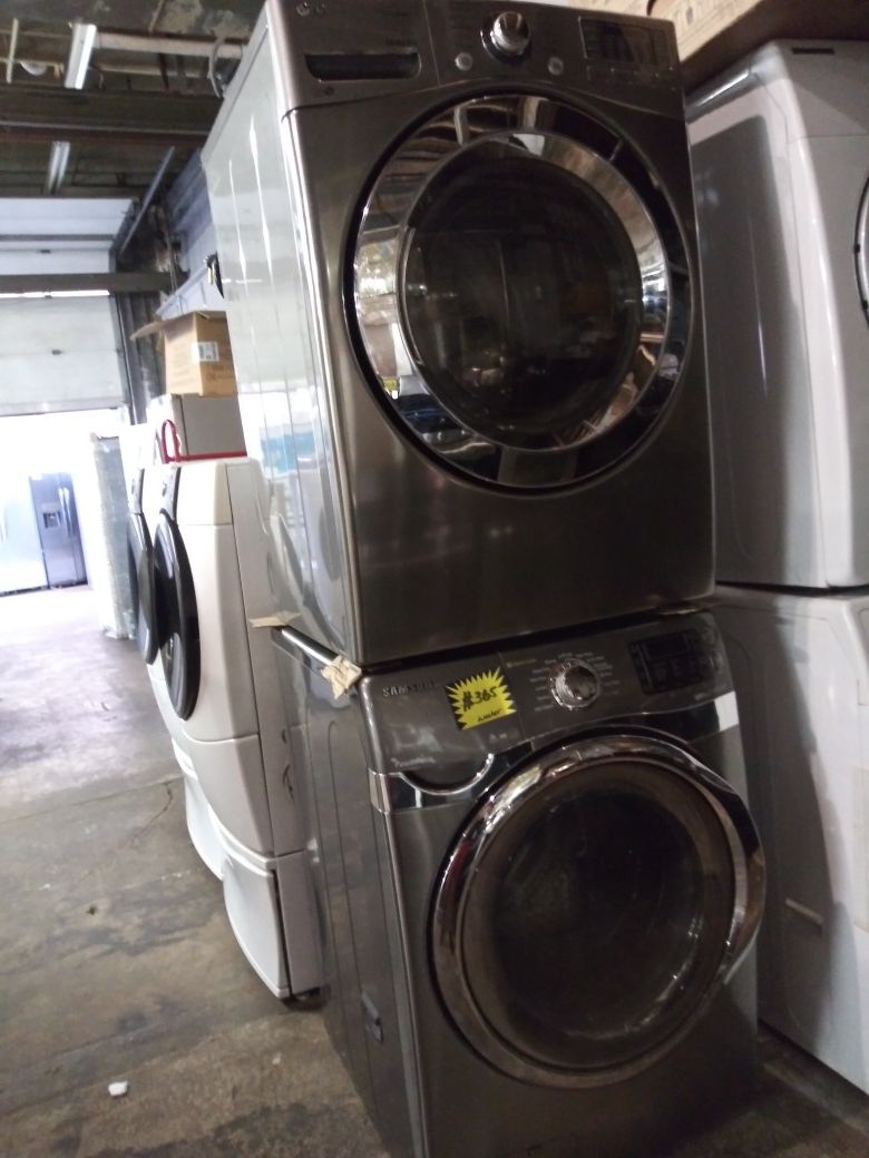 Front load washer Samsung and electric dryer LG set in excellent conditions