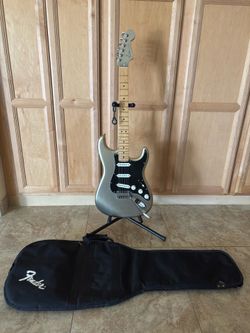 Fender 75th Anniversary Stratocaster Gold Solid Body Electric Guitar