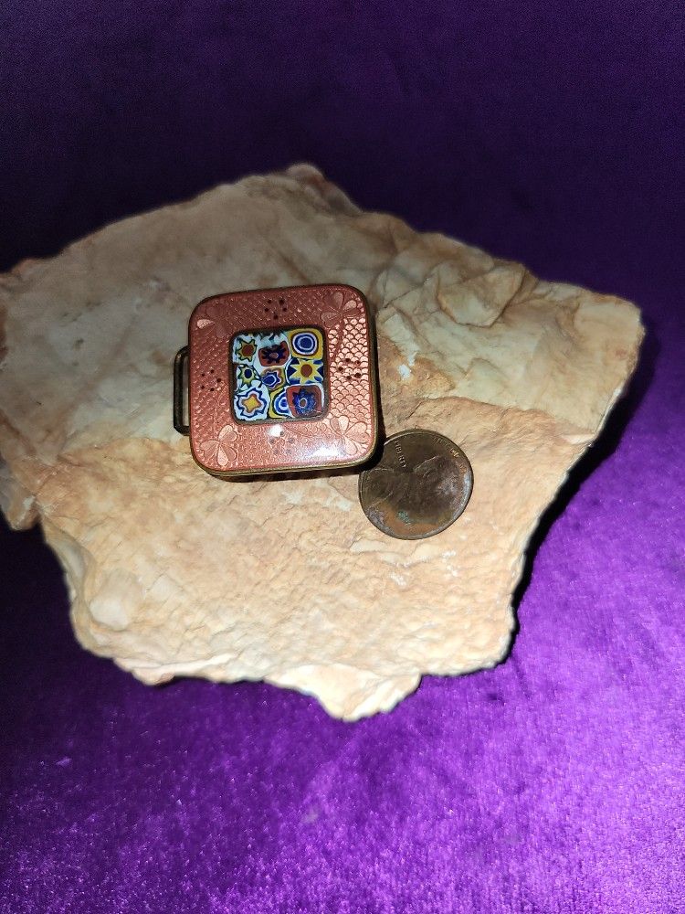 MOSAIC, Lucky belt buckle.