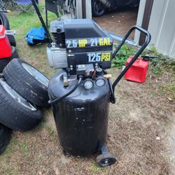 Central Pneumatic Air Compressor 21 Gal 125 PSI 2.5 HP