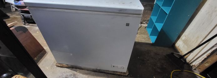 GE 7 Cube Ft Chest Freezer