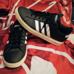 Men's Size 11 Nike Court Shoes