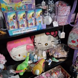 Hello Kitty, Pokémon, Rings,lamps,brass,green Glass 