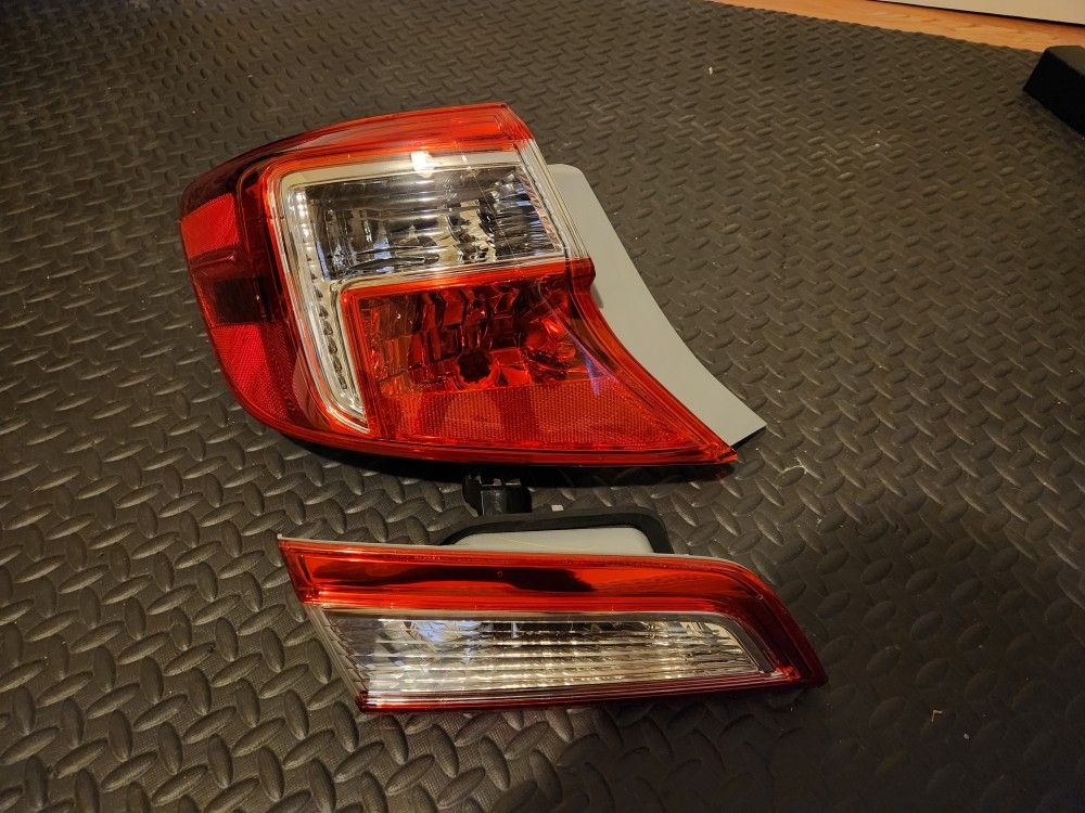 2012 To 2014 Toyota Camry OEM Driver Side Tail Lights 