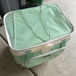 Igloo Cooler with wheels