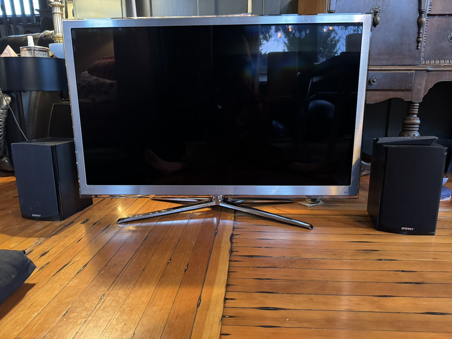 Samsung TV, Tuner And Speakers 