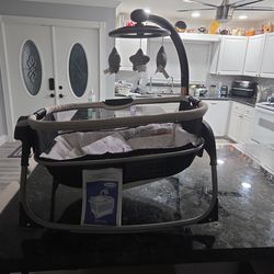 Graco napper with mobile and vibration