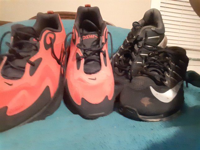 very nice like new Nike tennis shoes black ones are 30 red are 40 both 60