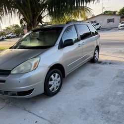 Toyota Sienna 2004