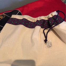 Tory Burch  Dust Bag https://offerup.co/faYXKzQFnY?$deeplink_path=/redirect/