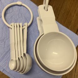 Plastic Measuring Cups