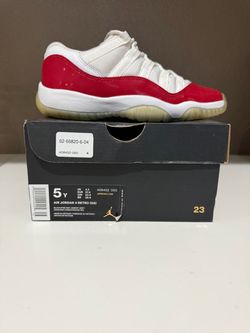 Air Jordan 11 Retro Low Cherry size 5Y