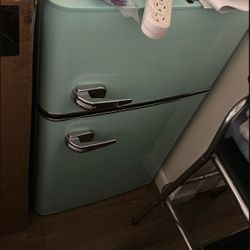 Mini Fridge 